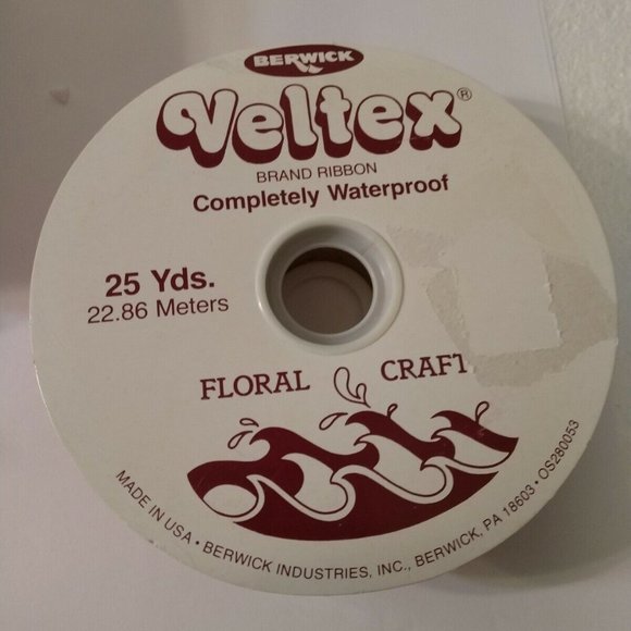 📌SALE $6.📌🆕 Veltex Red Craft Ribbon by Berwick 1 7/16" x 25 yds 4 Wreaths - Picture 3 of 11